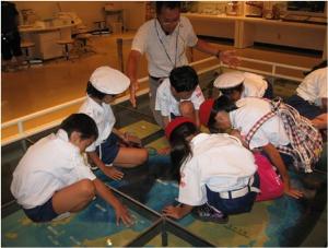 山陰海岸学習館でジオ学習